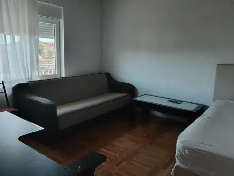 Izdavanje, kuća, 45m², Malo Brdo, Podgorica - image 2
