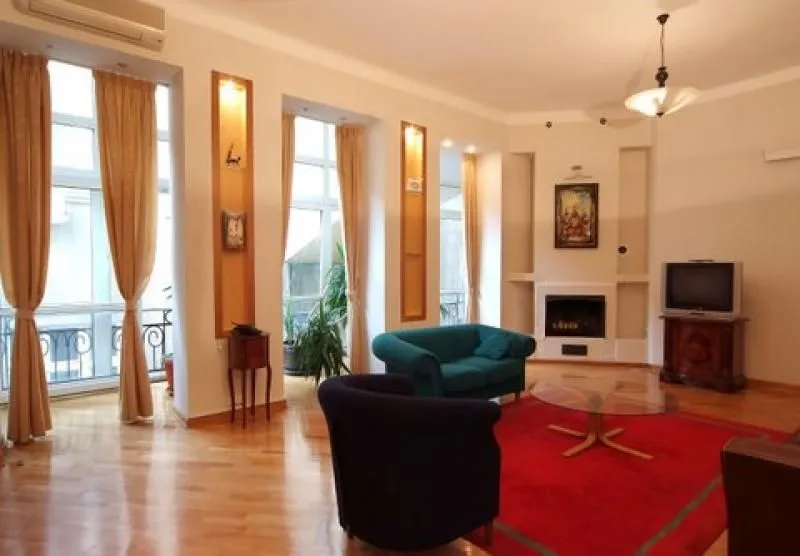 Izdavanje, stan, 160m², Stari Grad, Beograd