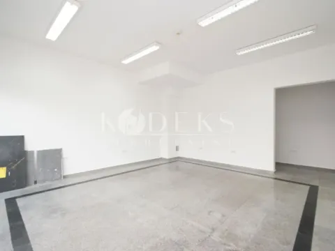 Izdavanje, poslovni prostor, 43m², Stari Aerodrom, Podgorica - image 2