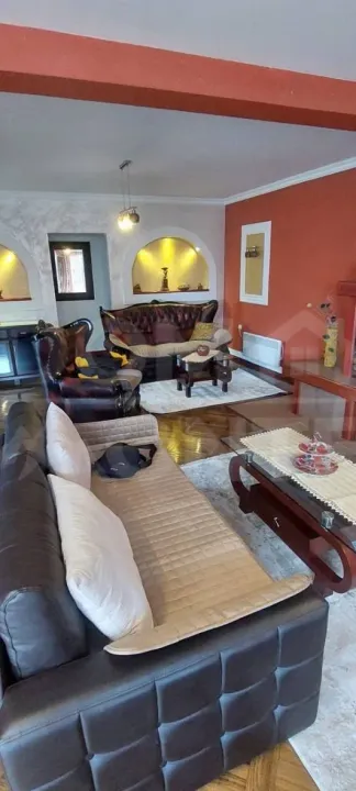 Izdavanje, dvosoban stan, 220m², Tivat, Crna Gora