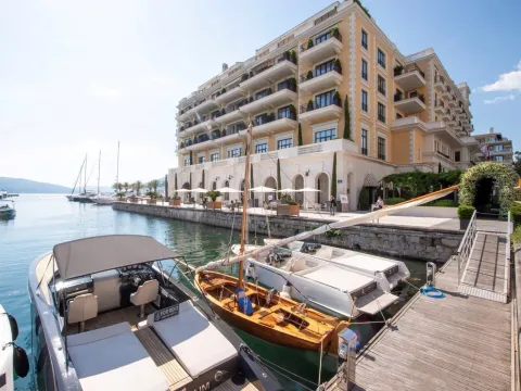 Prodaja, garsonjera, 44m², Porto Montenegro, Tivat - image 1