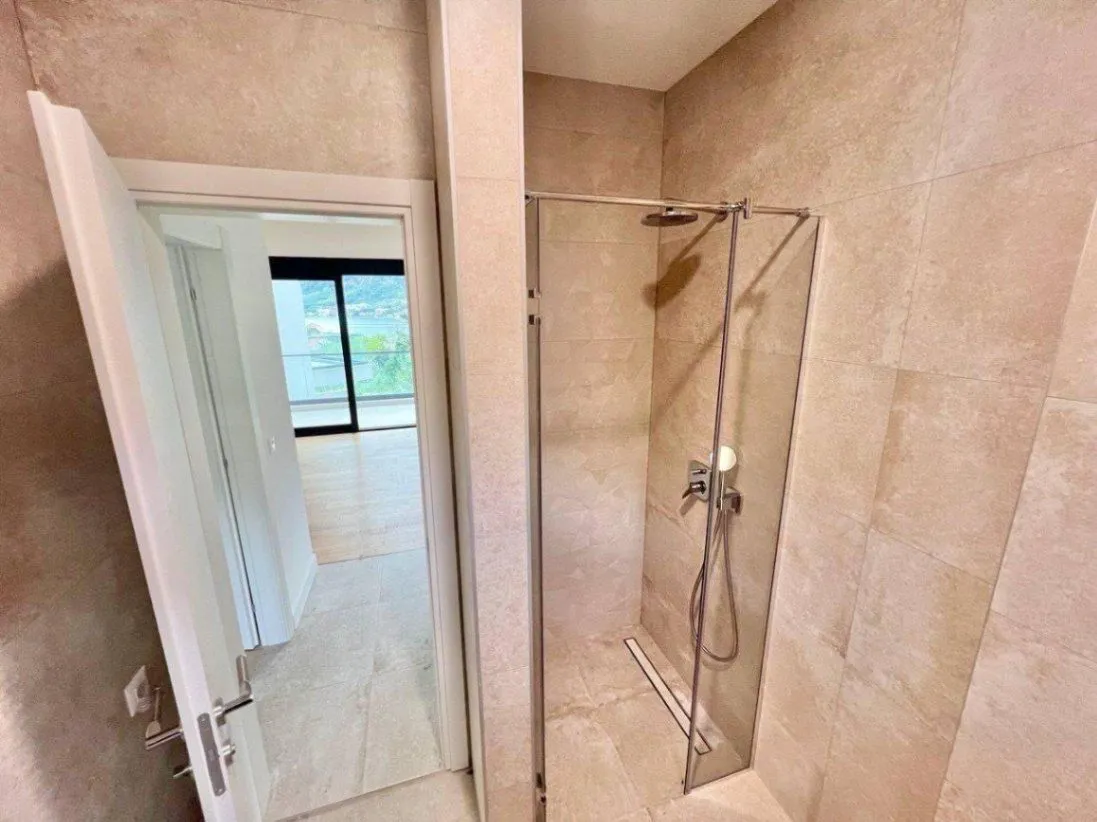 Prodaja, dvosoban stan, 72m², Dobrota, Kotor