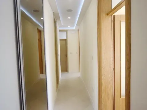 Izdavanje, trosoban stan, 106m², Tivat, Crna Gora - image 18