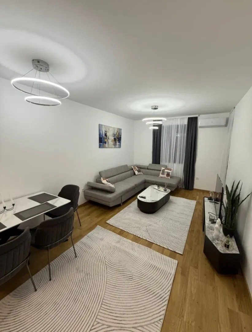 Izdavanje, dvosoban stan, 70m², City Kvart, Podgorica