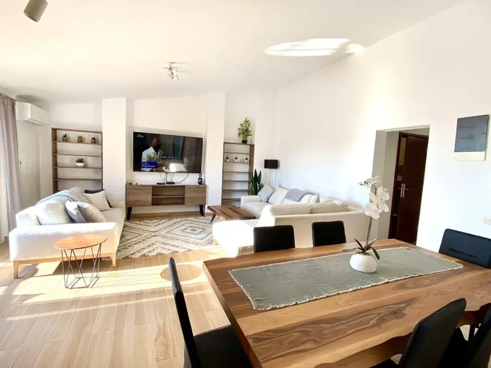 Rent, three bedroom apartment, 136m², Petrovac, Budva