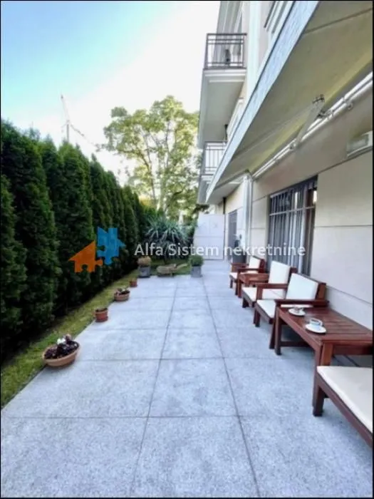 Izdavanje, trosoban stan, 104m², Savski Venac, Beograd