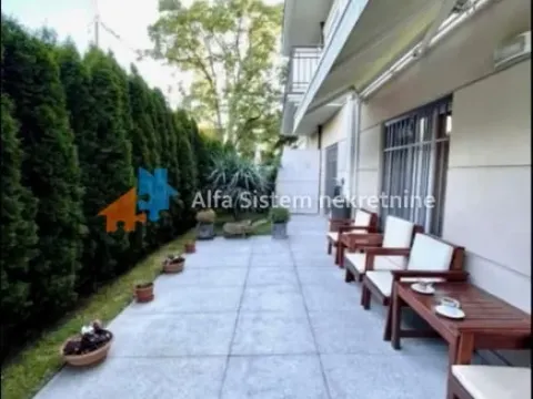 Izdavanje, trosoban stan, 104m², Savski Venac, Beograd