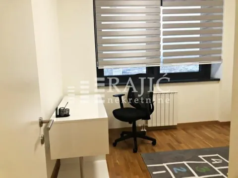 Rent, four bedroom apartment, 113m², Savski Venac, Beograd - image 9