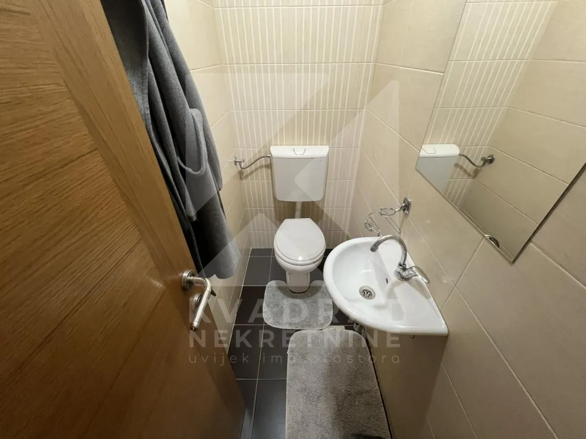 Izdavanje, dvosoban stan, 71m², Tuški Put, Podgorica