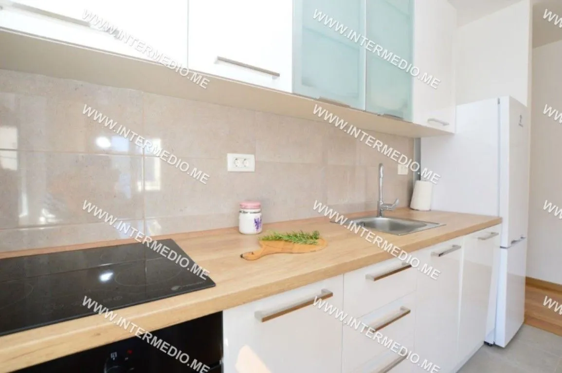 Izdavanje, jednosoban stan, 45m², Đenovići, Herceg Novi