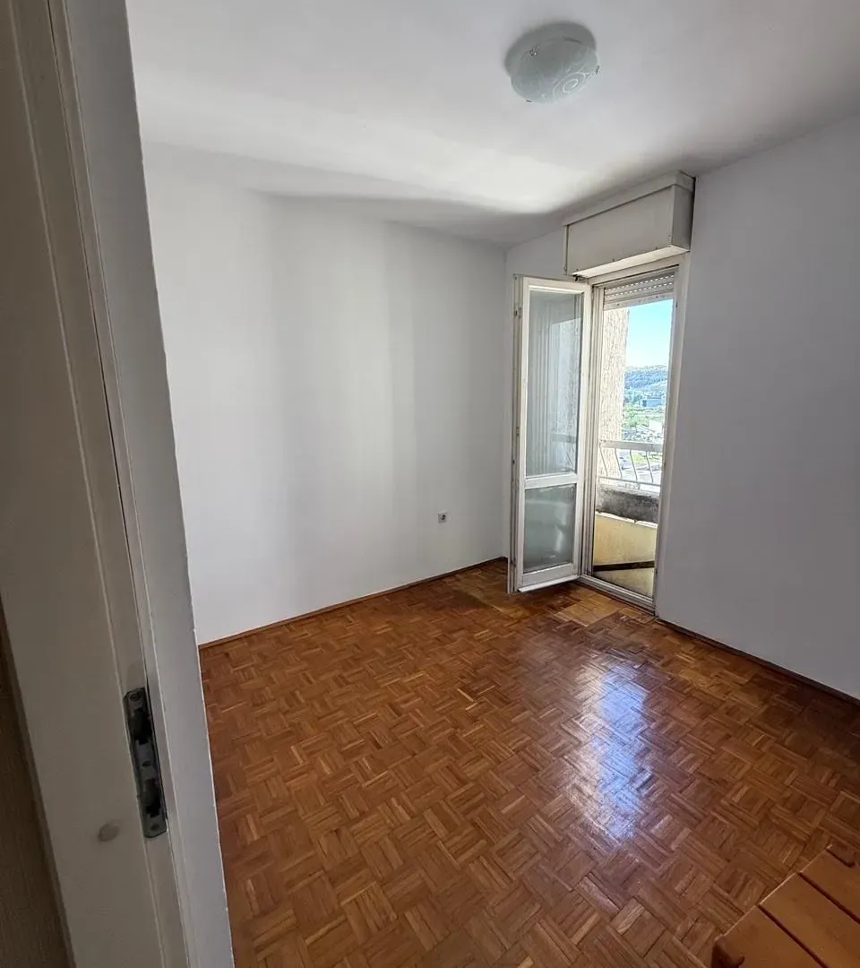 Prodaja, dvosoban stan, 66m², Centar, Bar