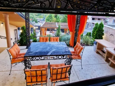 Sale, house, 500m², Jajinci, Voždovac Sve Podlokacije - image 13