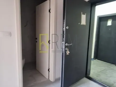 Izdavanje, jednosoban stan, 44m², Stari Aerodrom, Podgorica - image 6