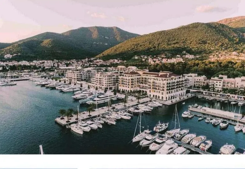 Prodaja, dvosoban stan, 93m², Centar, Tivat