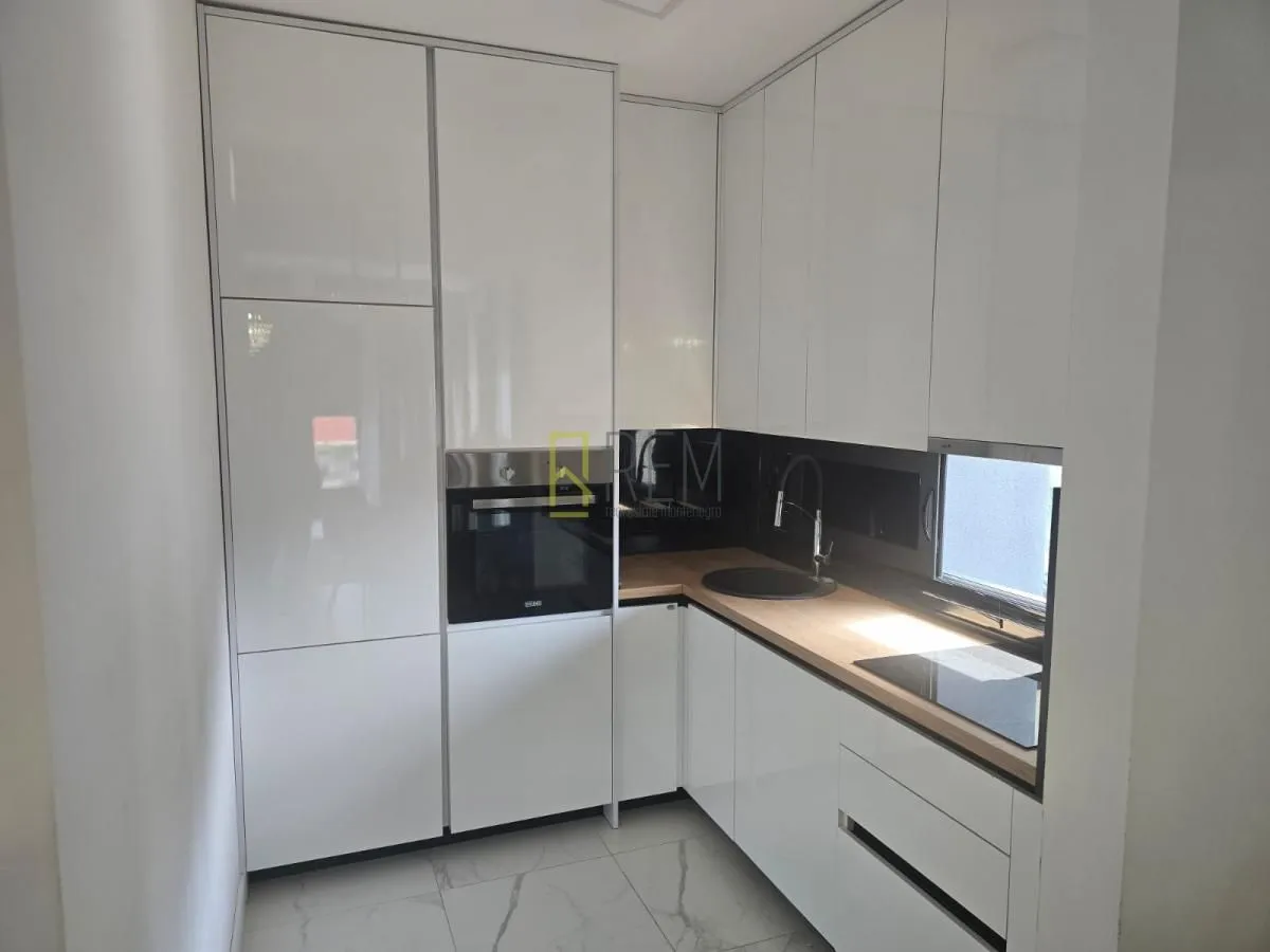 Izdavanje, trosoban stan, 130m², Dalmatinska ulica, Podgorica
