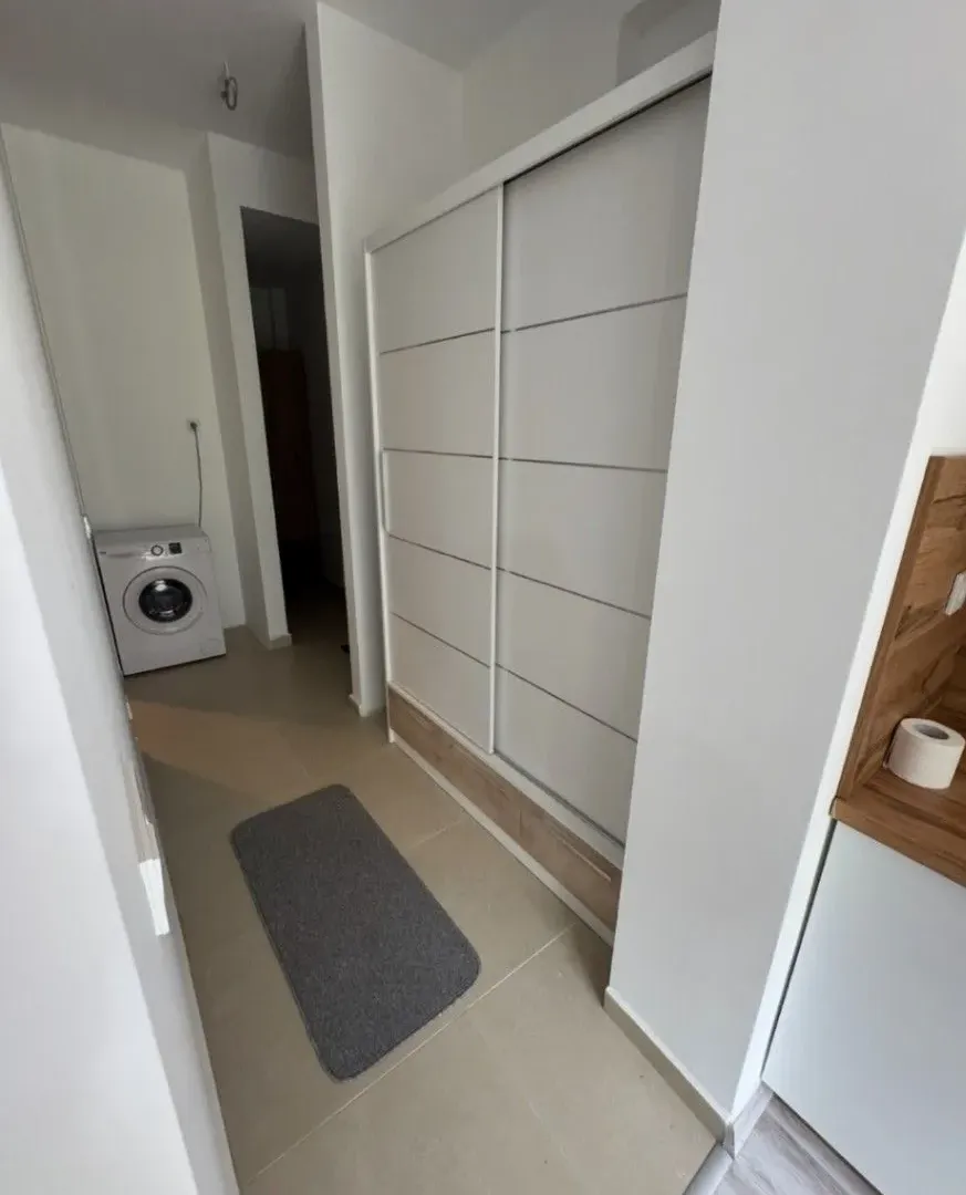 Izdavanje, jednosoban stan, 42m², Centar, Bar