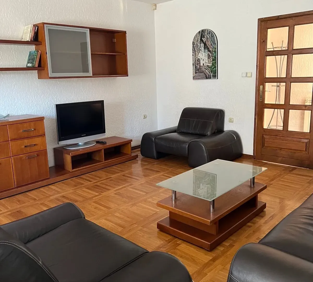 Rent, house, 250m², Tološi, Podgorica