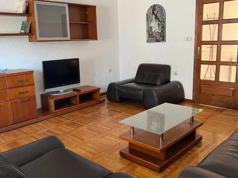 Rent, house, 250m², Tološi, Podgorica - image 4
