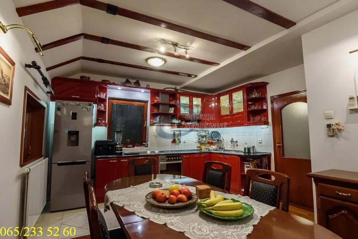 Sale, four bedroom apartment, 104m², Stari Grad, Beograd