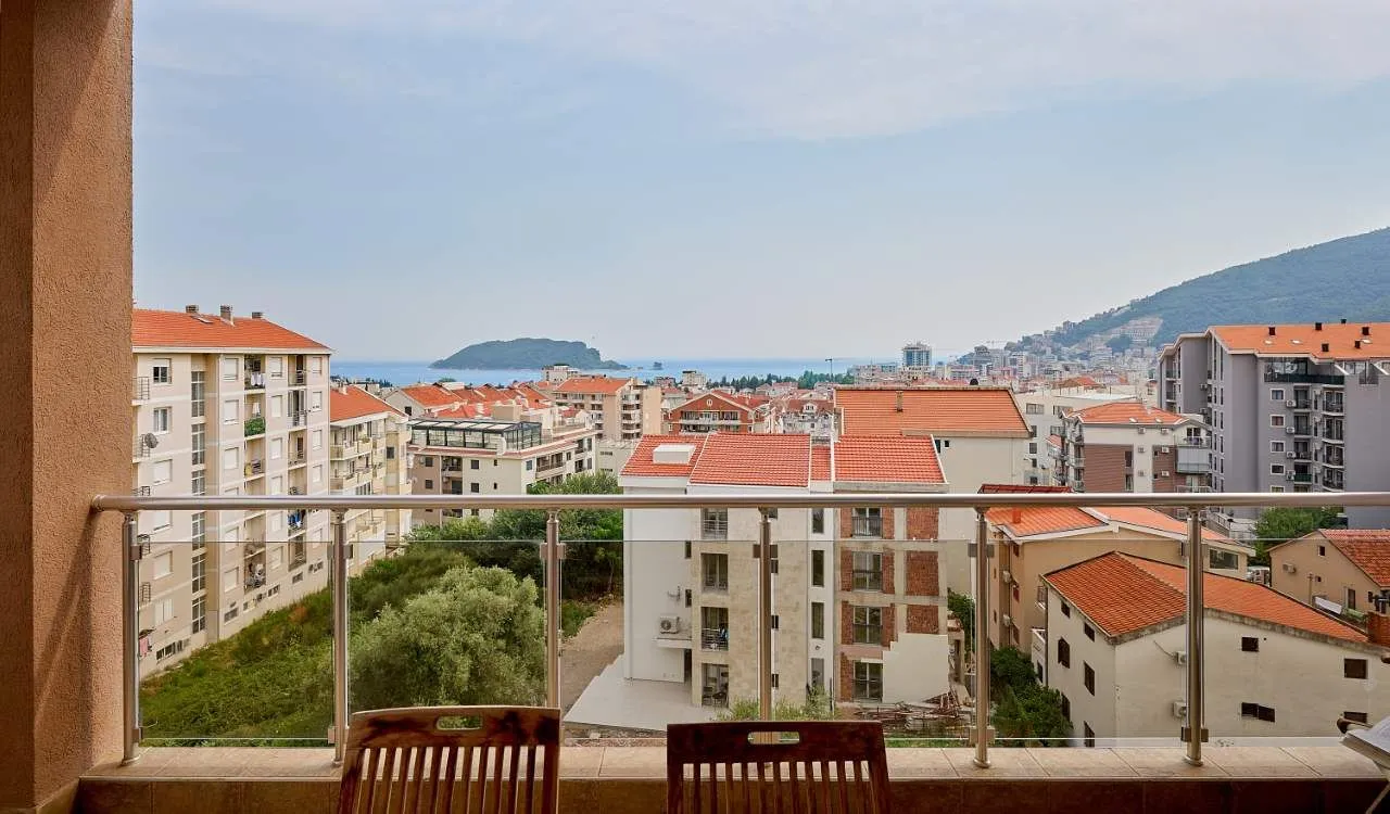 Prodaja, dvosoban stan, 88m², Lazi, Budva