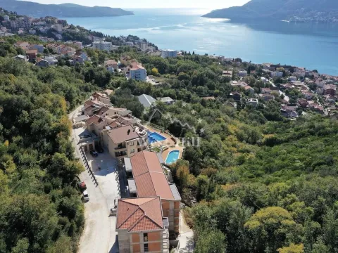 Sale, one bedroom apartment, 53m², Herceg Novi, Crna Gora - image 12