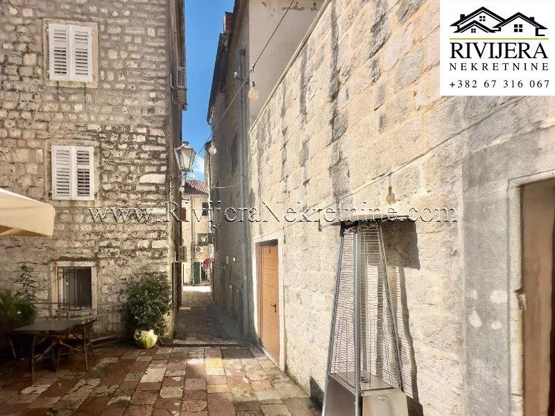 Prodaja, kuća, 300m², Centar, Kotor