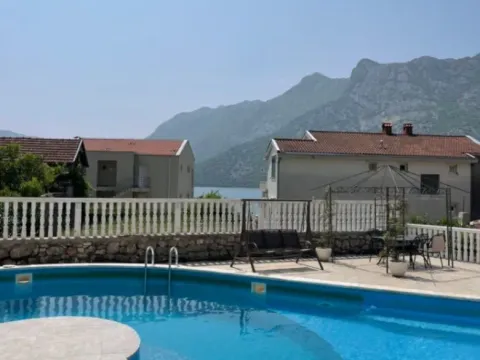 Prodaja, petosoban stan, 189m2, Risan, Kotor Prodaja, petosoban stan, 189m2, Risan, Kotor