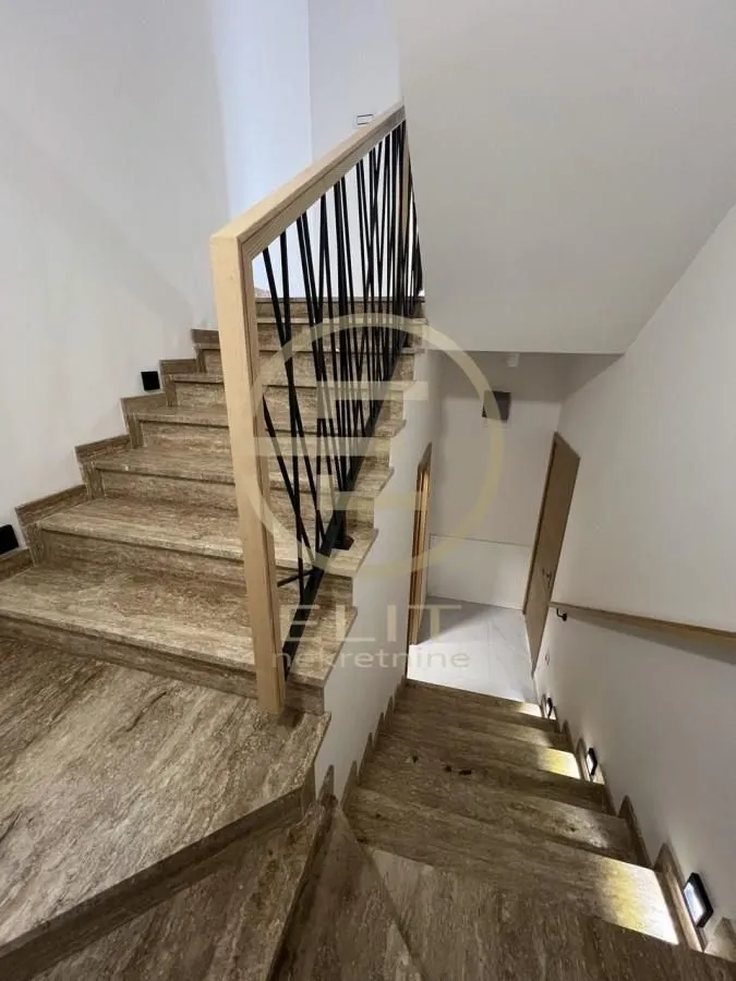 Rent, office space, 181m², Petrovaradin, Novi Sad