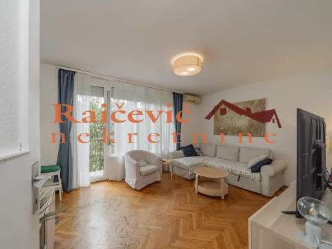 Sale, three bedroom apartment, 69m², Vračar Sve Podlokacije, Beograd - image 1