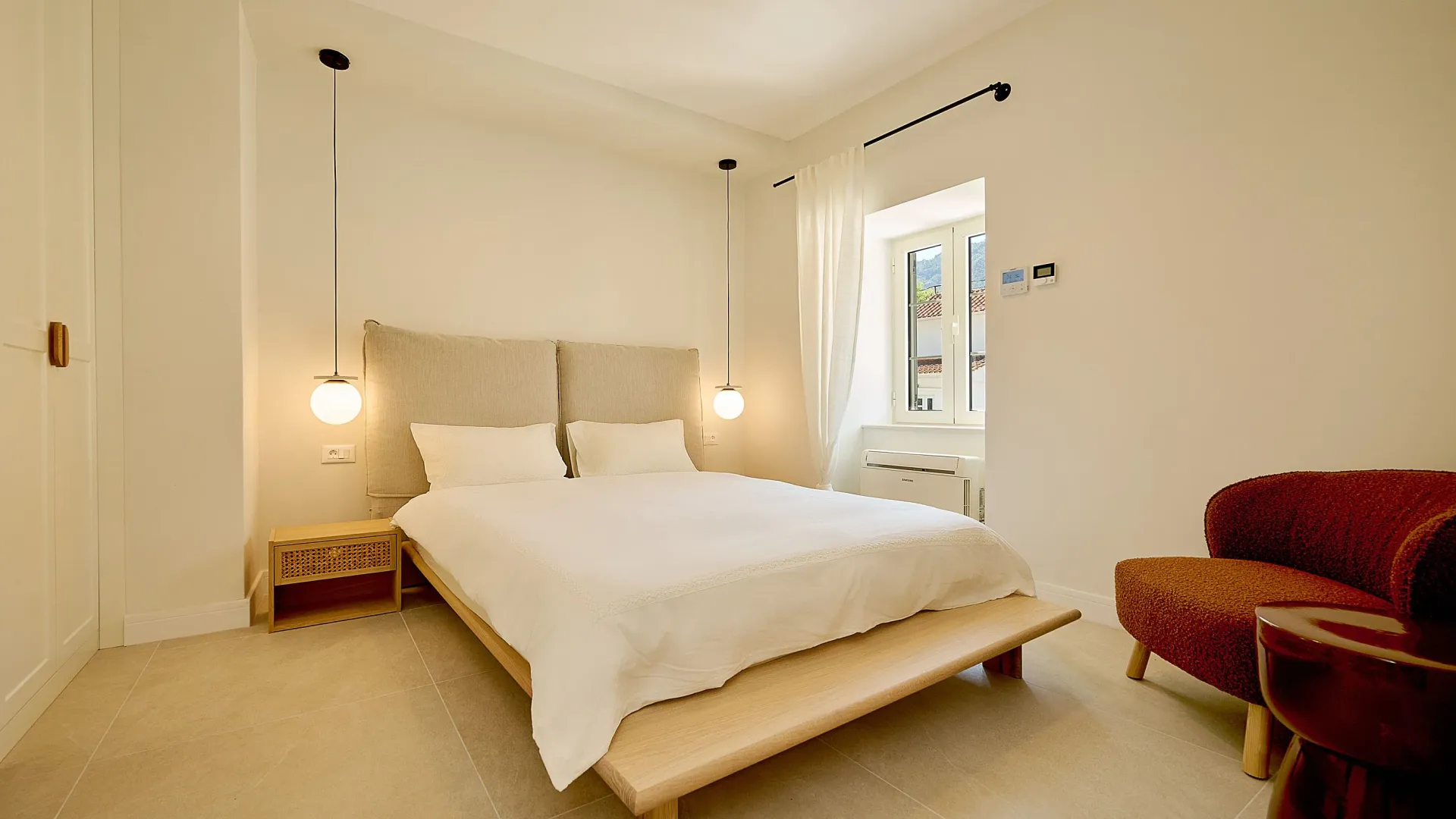 Izdavanje, kuća, 200m², Dobrota, Kotor
