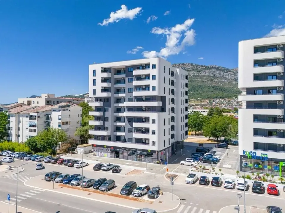 Prodaja, dvosoban stan, 65m², Centar, Bar