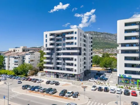 Prodaja, dvosoban stan, 65m², Centar, Bar - image 1