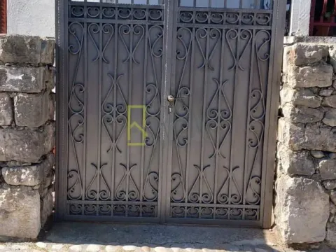 Prodaja, kuća, 348m², Stara Varoš, Podgorica - image 12