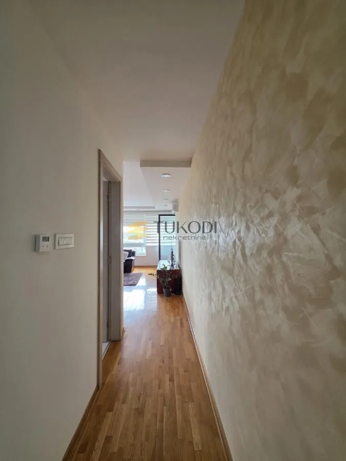 Prodaja, četvorosoban stan, 110m², Bulevar Oslobodjenja, Novi Sad Sve Podlokacije