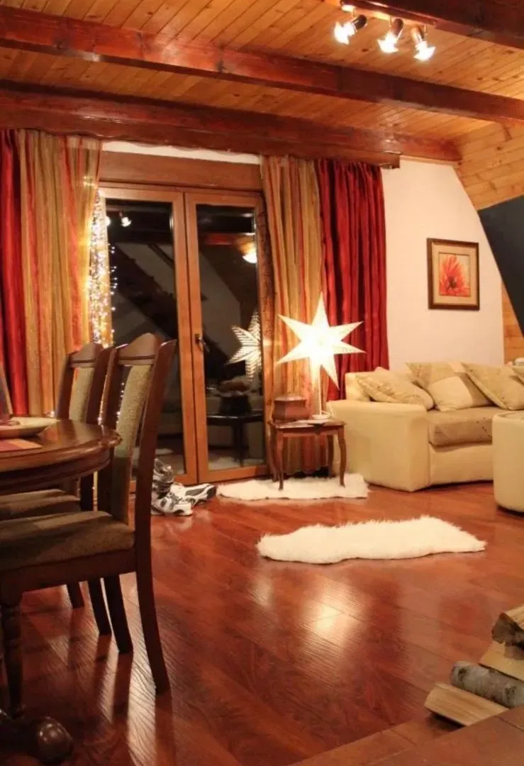 Prodaja, kuća, 330m², Žabljak, Crna Gora