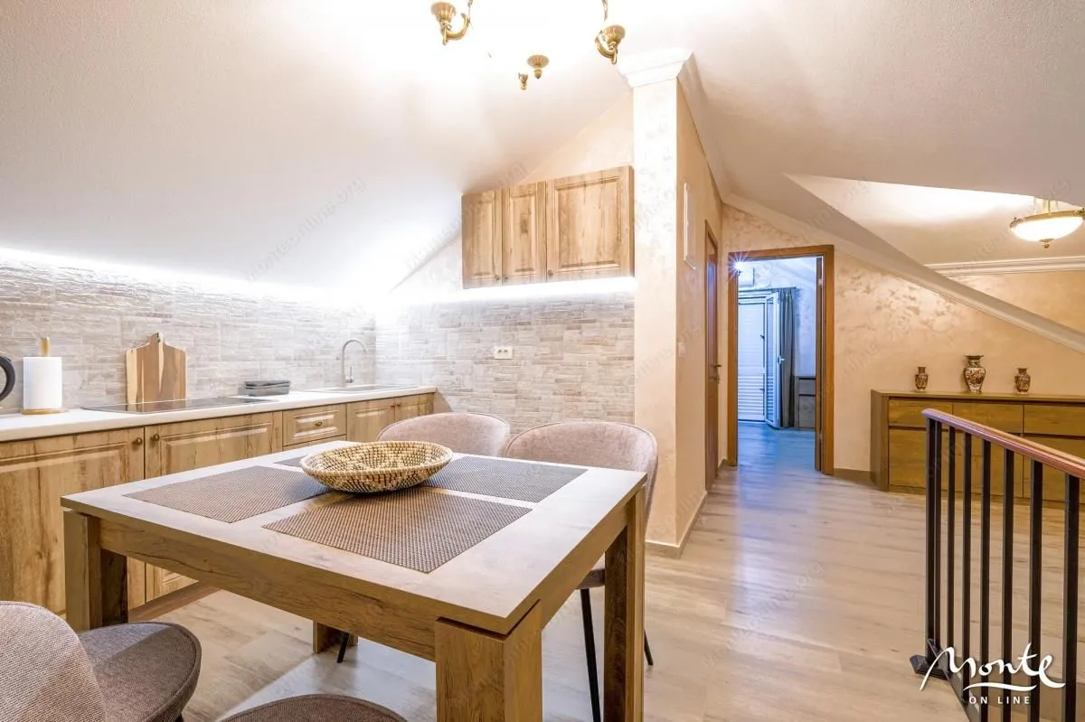 Prodaja, kuća, 204m², Herceg Novi, Crna Gora