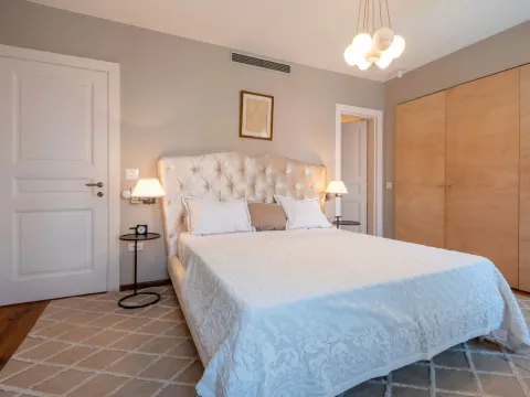 Prodaja, trosoban stan, 192m², Budva, Crna Gora - image 9