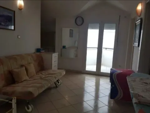 Sale, three bedroom apartment, 92m², Slovenska Plaža, Budva - image 11