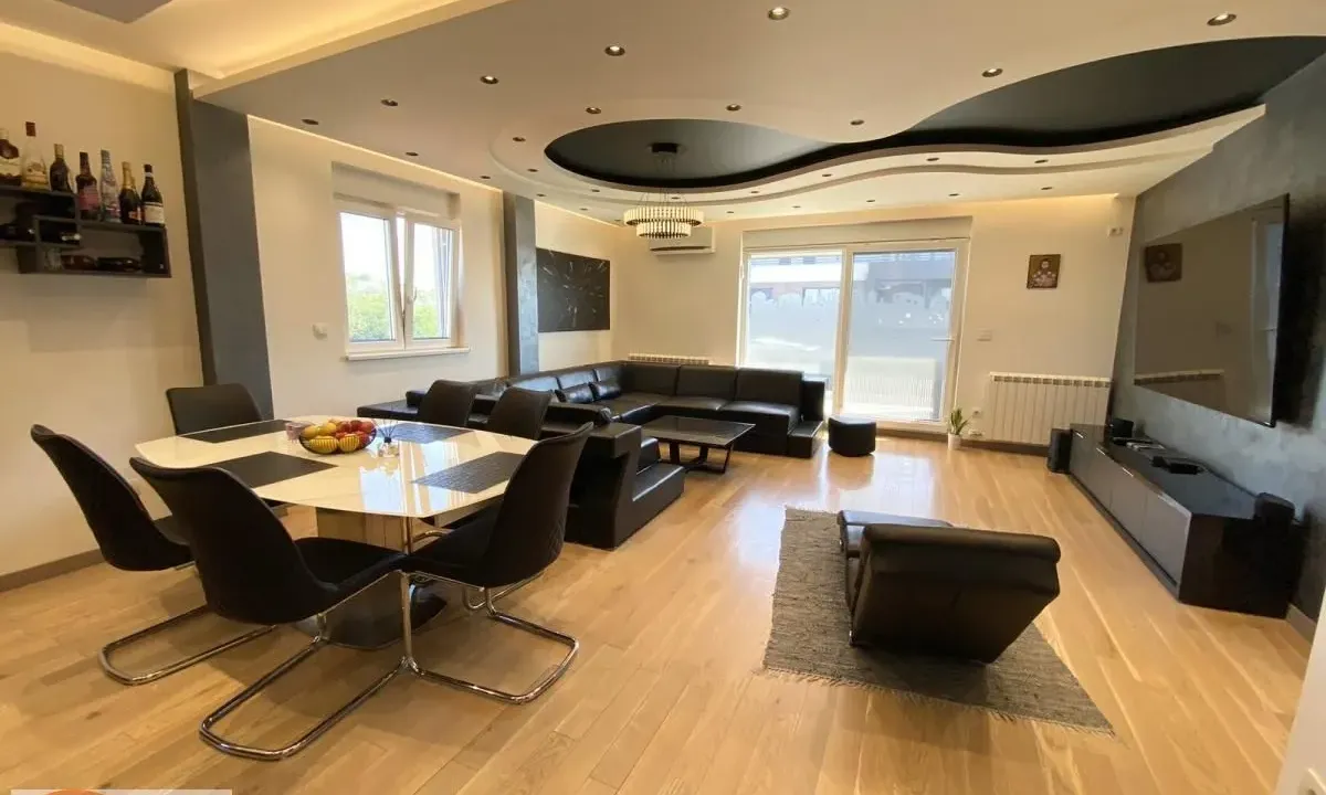 Prodaja, trosoban stan, 100m², Olimp, Zvezdara Sve Podlokacije