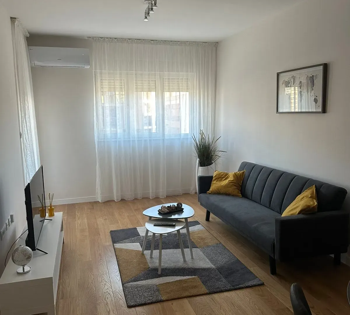 Izdavanje, jednosoban stan, 48m², Central Point, Podgorica