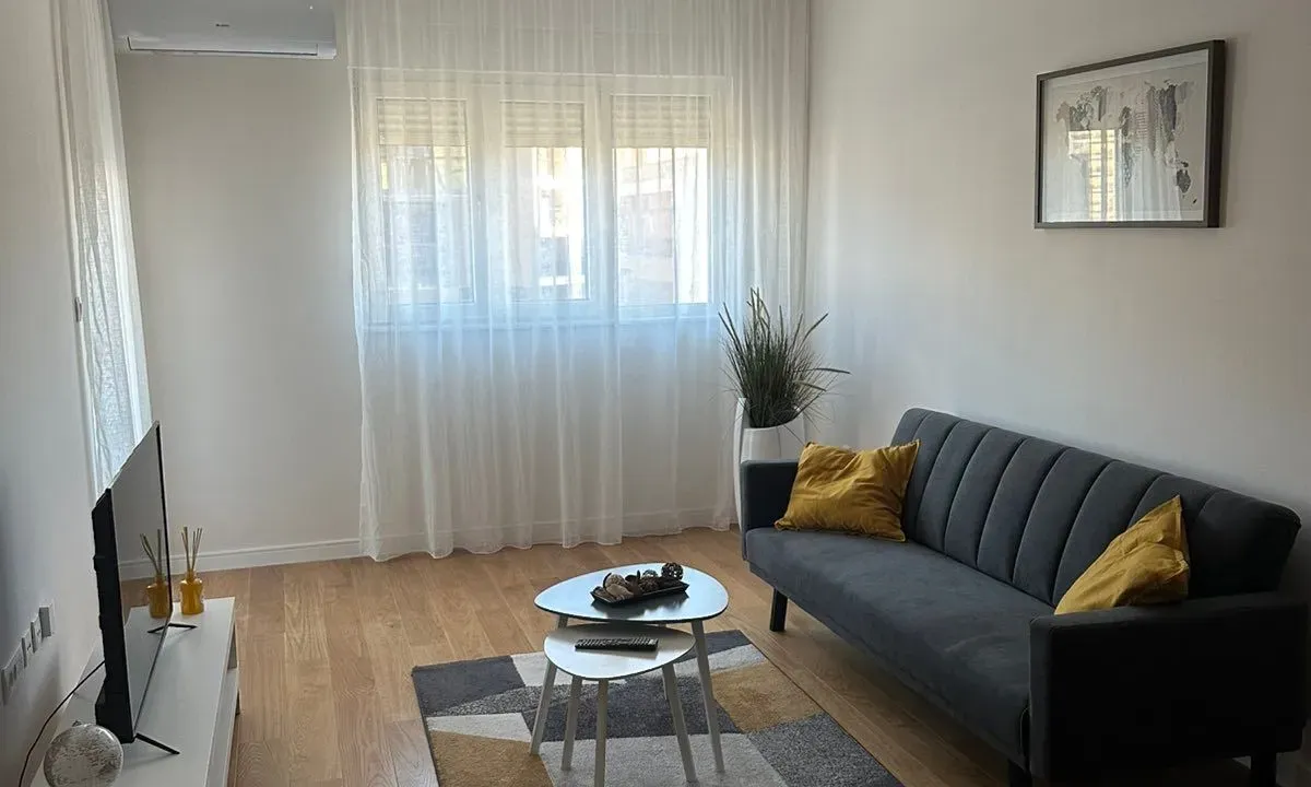 Izdavanje, jednosoban stan, 48m², Central Point, Podgorica