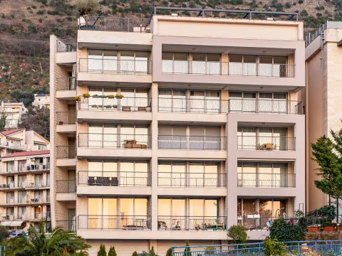 Sale, three bedroom apartment, 160m², Pržno, Budva - image 1