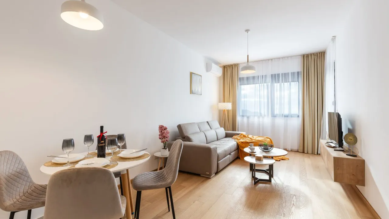 Rent, one bedroom apartment, 42m², Bečići, Budva