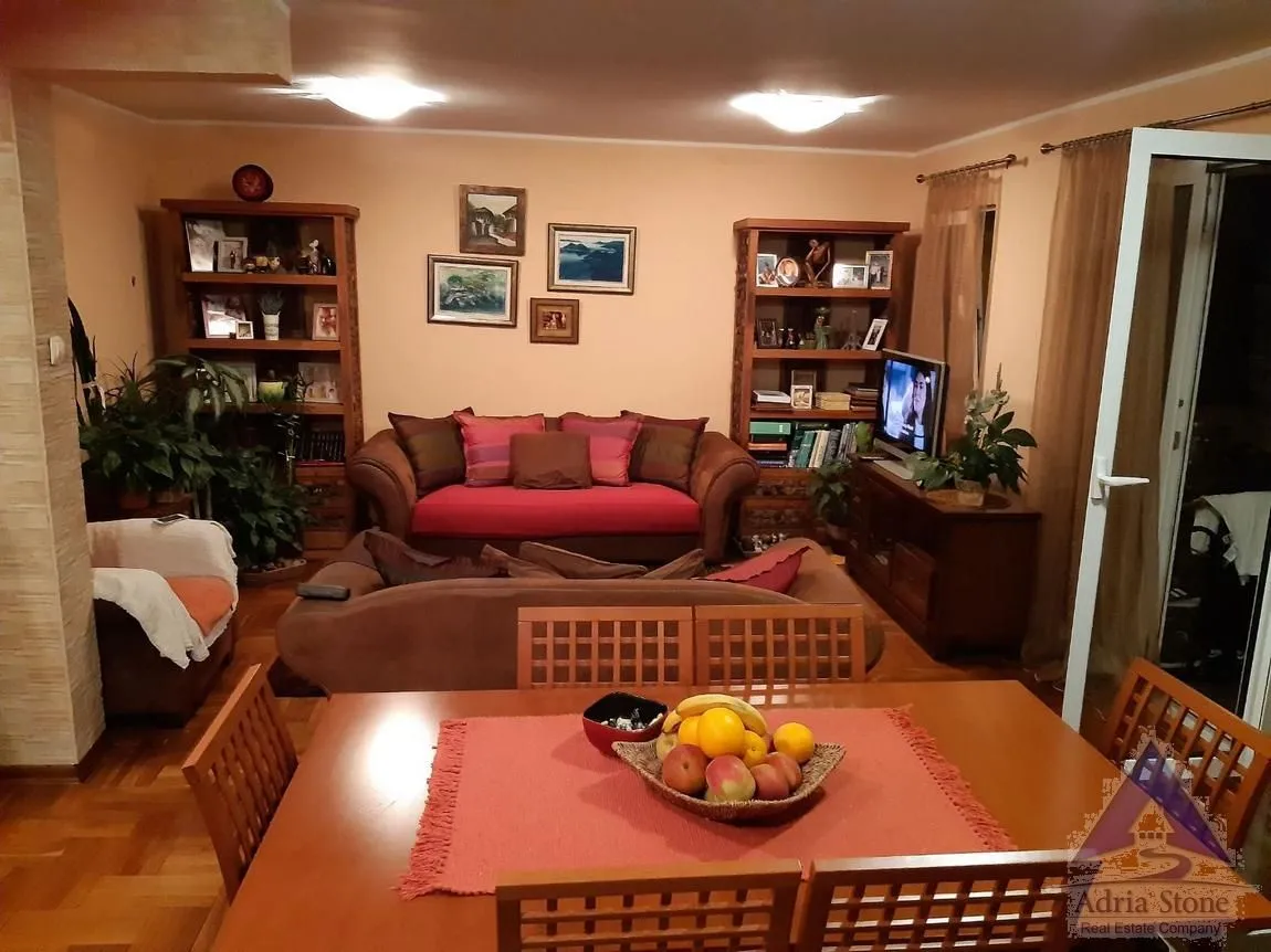 Prodaja, dvosoban stan, 89m², Centar, Budva