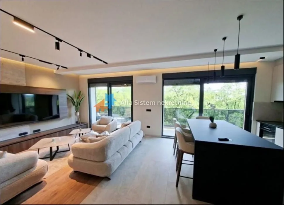 Izdavanje, trosoban stan, 82m², Zeleno Brdo, Zvezdara Sve Podlokacije