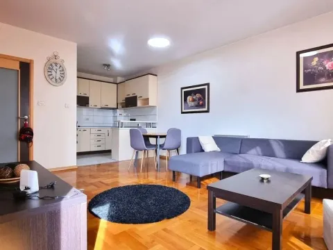 Izdavanje, trosoban stan, 84m², Pobrežje, Podgorica - image 2