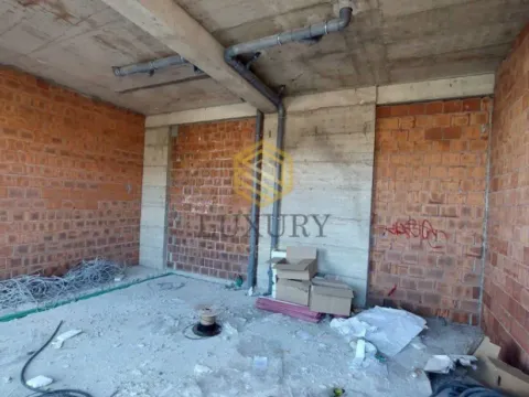 Izdavanje, poslovni prostor, 39m², Zagorič, Podgorica - image 2