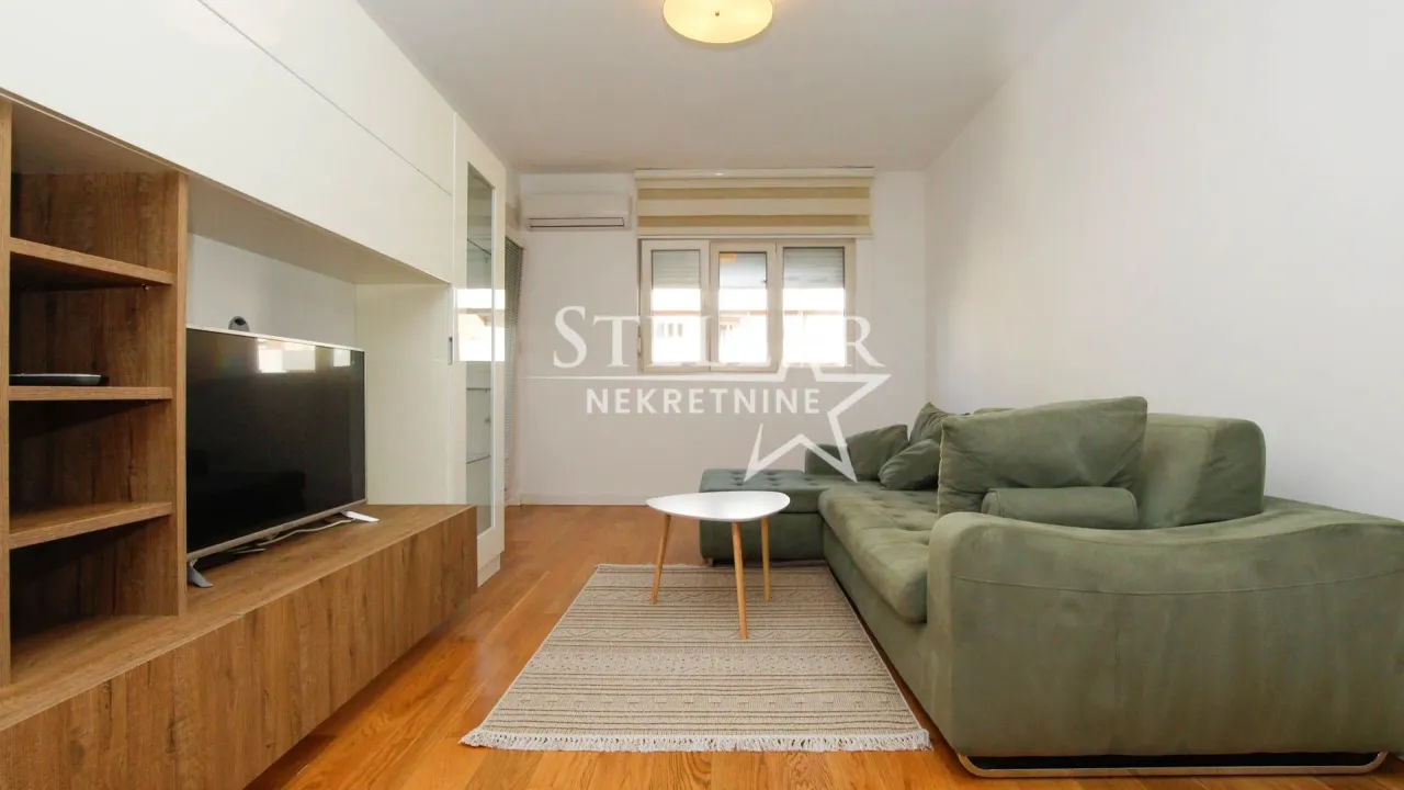 Izdavanje, jednosoban stan, 49m², Central Point, Podgorica