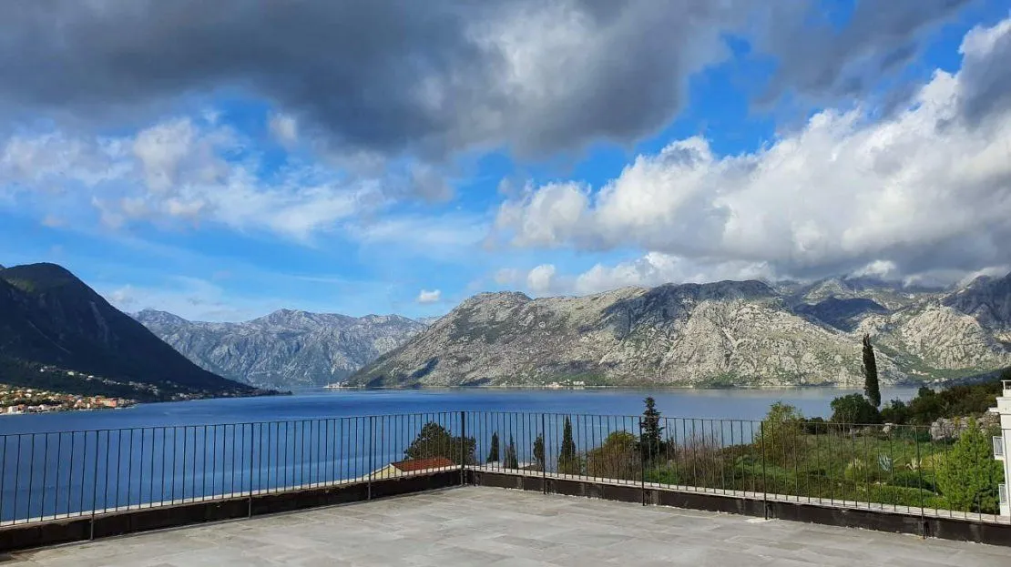Prodaja, trosoban stan, 120m², Dobrota, Kotor