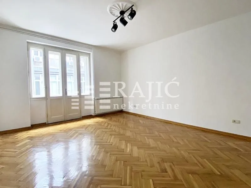 Rent, two bedroom apartment, 80m², Obilićev Venac, Beograd
